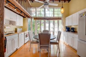 New Rose Petal Petite Suite - Pool & Parking