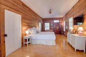 New Rose Petal Petite Suite - Pool & Parking