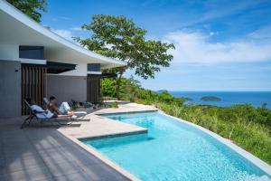 Luxurious Ultramodern Property with Private Suites, Infinity Pool, and Sweeping Ocean and Mountain Views