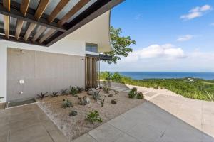 Luxurious Ultramodern Property with Private Suites, Infinity Pool, and Sweeping Ocean and Mountain Views