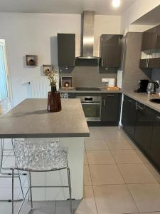 Grand appt proche Paris Parking