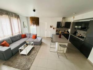 Grand appt proche Paris Parking