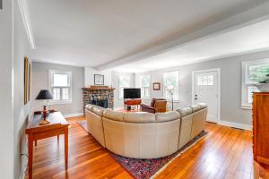 2 Mi to Dtwn 2-Acre Retreat with Large Yard!