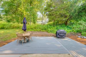 2 Mi to Dtwn 2-Acre Retreat with Large Yard!