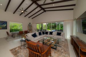 Casa Forest 4 bdrs private pool in Los Suenos