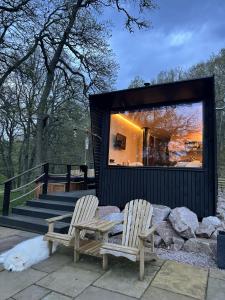 Dog friendly cabin with hot tub and views of Cairngorms