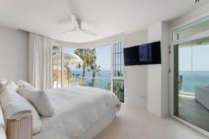 Waterfront beach paradise apartment