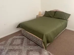 Private Room with Shared Family - Pytchley