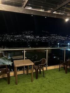 Exclusivo apartamento con piscina y parqueadero 602