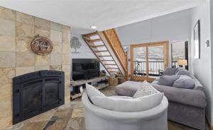 Hot Tub, Great Mountain Views, 3 Bedroom Plus Loft