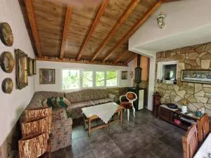 Vineyard House - Služanj