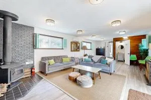 Rockaway Beach Villa - Garibaldi