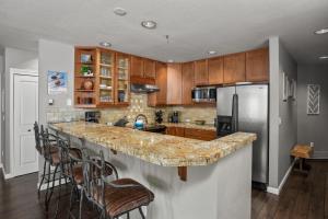 Outdoor Pool and Hot Tub, Gas Grill on Patio, Private Washer & Dryer