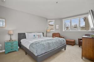 Outdoor Pool and Hot Tub, Gas Grill on Patio, Private Washer & Dryer