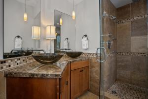 Outdoor Pool and Hot Tub, Gas Grill on Patio, Private Washer & Dryer