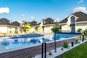 Family Resort Ustka - Domki dwupoziomowe z basenem - Brzeziniec