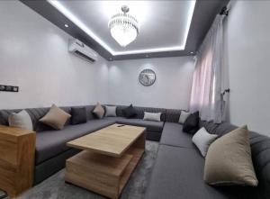 Appt new 4 bed apartment upto 8 aircon beach 7min