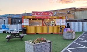 The Knightsbridge, Boulevard, Seal Bay Resort