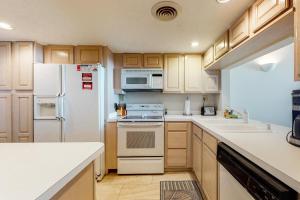 Sea Colony - 706 Dover House Rd