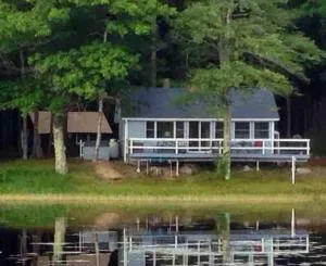 Idyllic Wooded Lakeside Retreat - Ossipee