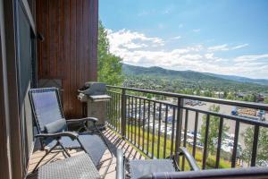 Perfect for 2 couples Plus 2-4 singles or kids - Walk to Gondolas, Heated Pool & Hot Tubs