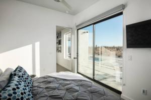 W House Luxe Near Park Heated Pool & Spa