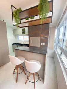 APARTAMENTO LUXO, PROXIMO SANTINHA DUAS quadras MAR