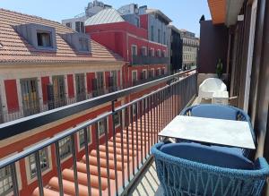 BOUTIQUE Rentals-THE ALMA Apt w balcony