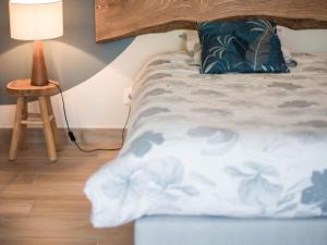 Longère rénovée avec charme, 5 chambres, grand jardin, proche du village, idéale pour 15 pers. - FR-1-410-355