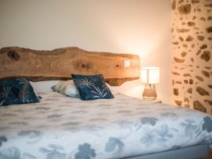 Longère rénovée avec charme, 5 chambres, grand jardin, proche du village, idéale pour 15 pers. - FR-1-410-355