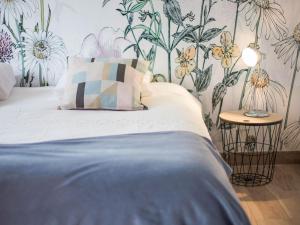 Longère rénovée avec charme, 5 chambres, grand jardin, proche du village, idéale pour 15 pers. - FR-1-410-355