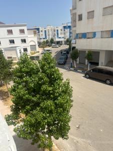 Martil Bel appartement lumineux, situé à seulement 15 minutes à pied et 5 minutes en voiture de la plage, idéal pour les vacances en famille ou entre amis