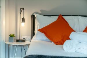 Watford high street Apartment with 2 bedrooms, Fast Wifi,Parking-15 mins to Central London