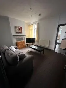 Spacious Comfortable & Central 3 Bed Near Town - Hoo