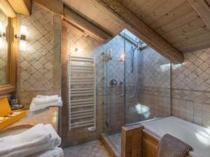 Chalet chaleureux à Courchevel 1850, calme Cospillot, 4 chambres, jacuzzi - FR-1-564-117