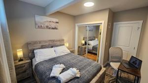 Luxury Basement Suite with 2 Bedrooms, 2 Queen Beds, Free Wi-Fi, and Free Parking