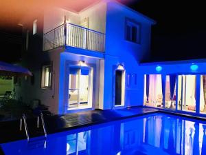 Exclusive Villa Larnaca 2 min beach 8 plus sleeps