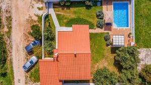 Holiday Home with pool near the beach, great location by WiiBuk