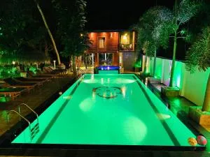 River Front Luxury Wooden Cabana - Weerawila