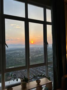 Lovely Luxury Hillview