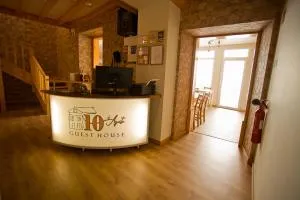 Guest House 10 de Agosto - Carritos