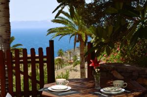 Cabaña Los Palmeros, vista al mar y la montaña