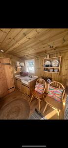 Wee Beach Hut Maidens