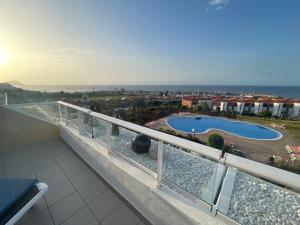 Stunning 2 bedroom apartment with full view of the sea and marina , full sun