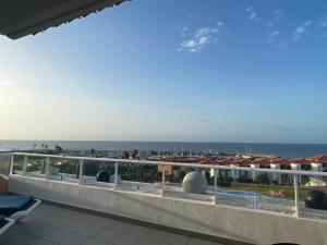 Stunning 2 bedroom apartment with full view of the sea and marina , full sun