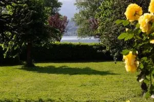 Fee4Me Cozy House on the Lake - Eupilio