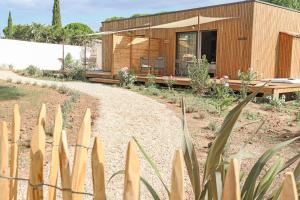 B&B / Chambres d'hotes Les Gites de Laure - L-Eden Romantique, Chambres Hotes, Spa prive, Couloir de nage, Adults only : photos des chambres