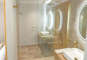 B&B / Chambres d'hotes Les Gites de Laure - L-Eden Romantique, Chambres Hotes, Spa prive, Couloir de nage, Adults only : photos des chambres