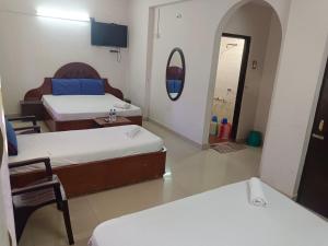 SREE BALAJI HOTEL - Lodge