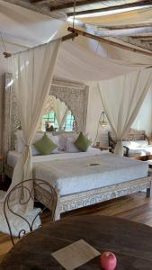 Apple by Toraja Bambu Uluwatu at Padang Padang Beach